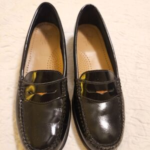 Bass Weejuns leather penny loafers